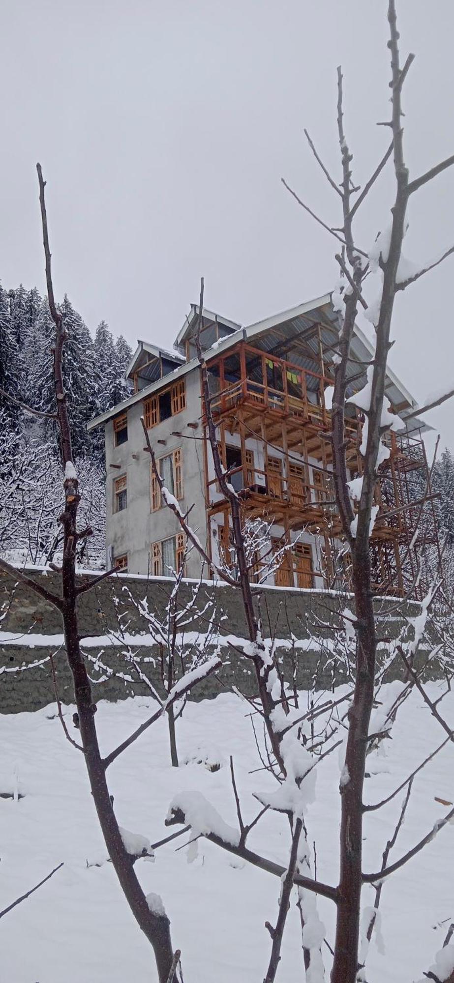 Sukun Hostel Sainj Exterior foto